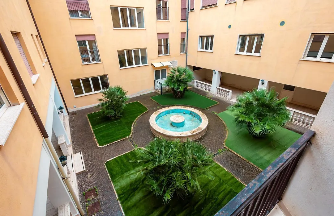 Ah Roma-1